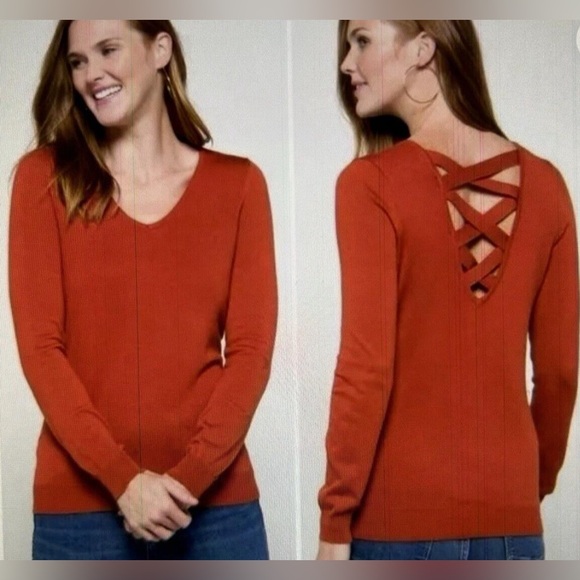 Love Ellie Sweaters - NWOT LOVE ELLIE Mia Back Detail Sweater